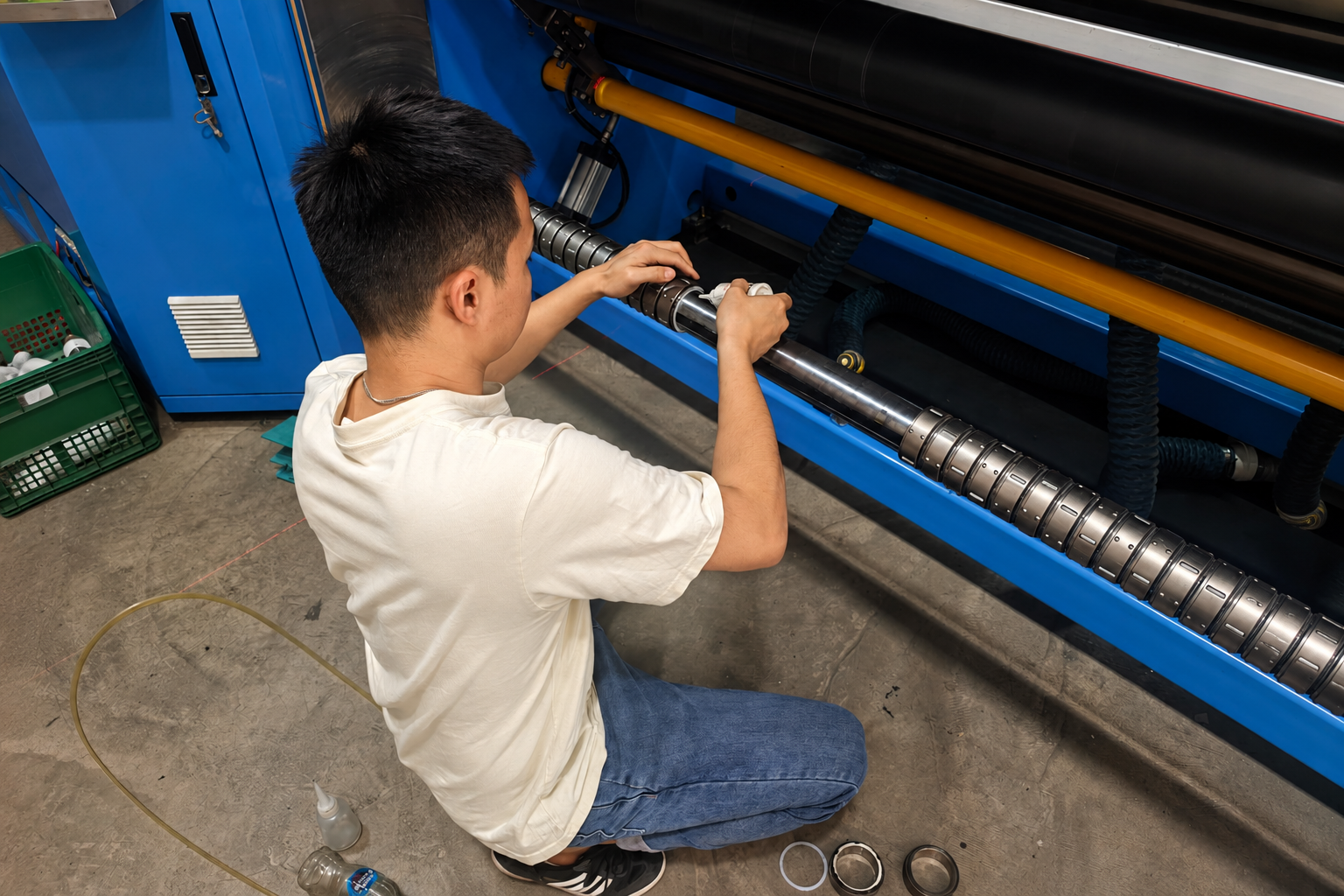 JUYOU engineer lubricating an SF-650 differential shaft after on-site repair in Thailand